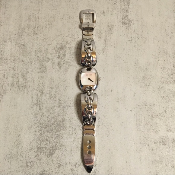EUC Gucci Mother of Pearl Marina Chain Bracelet Watch - Picture 3 of 16